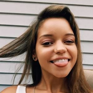 Meet your Posher, Clarisa